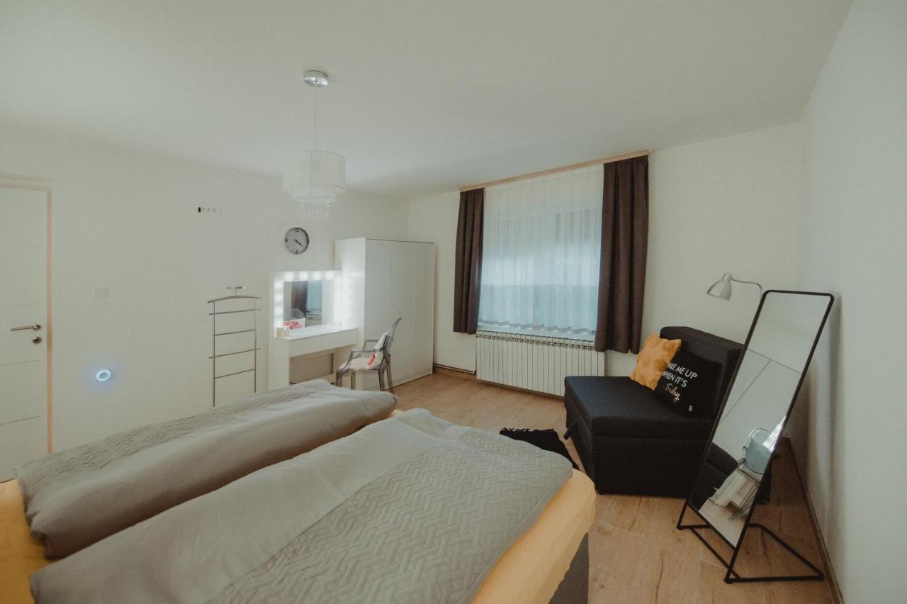 Kucica Apartment Dakovo Luaran gambar